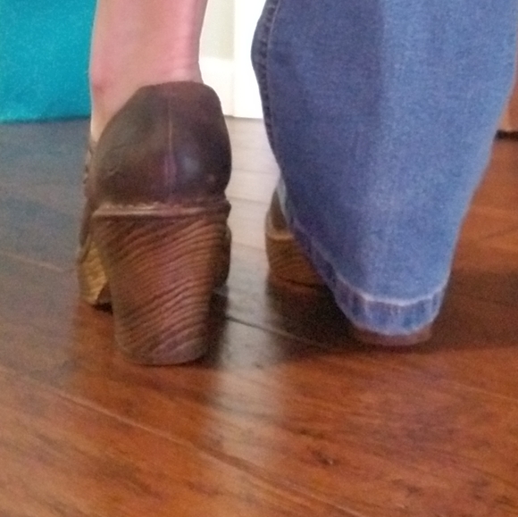 Born Brown Leather Ankle Booties 7M - Picture 16 of 16